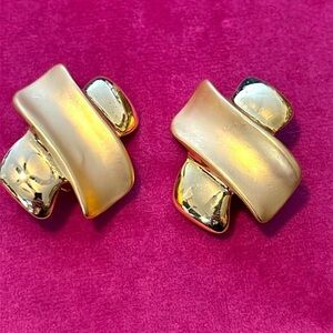 Gold tone Clip On Earrings X’s Brushed and High Shine Contrast 0626 Y